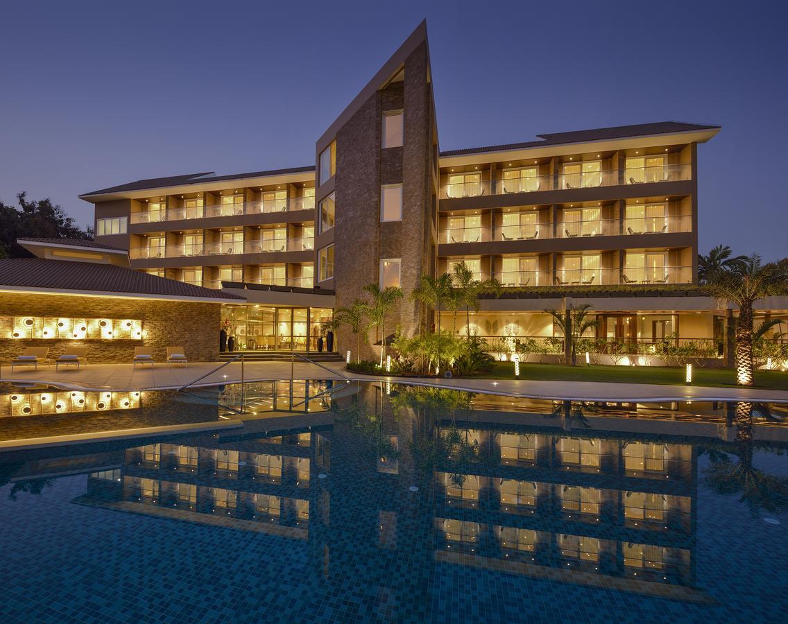 Kabir Hotel & Spa Vadodara Esterno foto